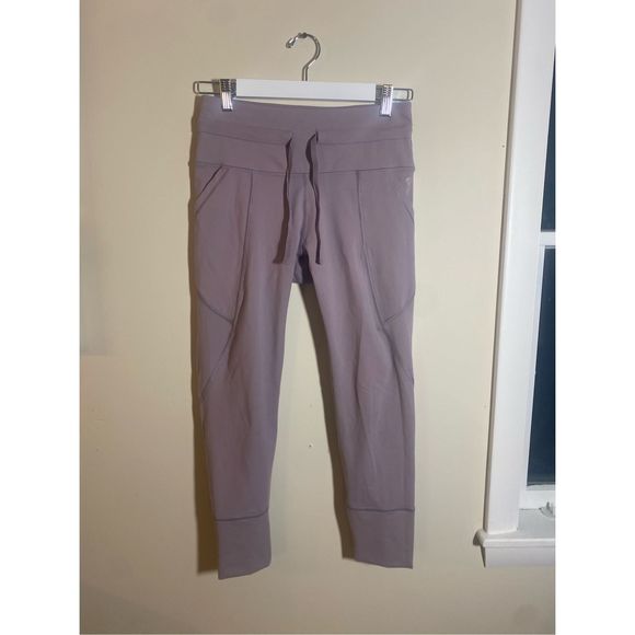 Apana Pants - NWOT Apana Crop Leggings. Size M